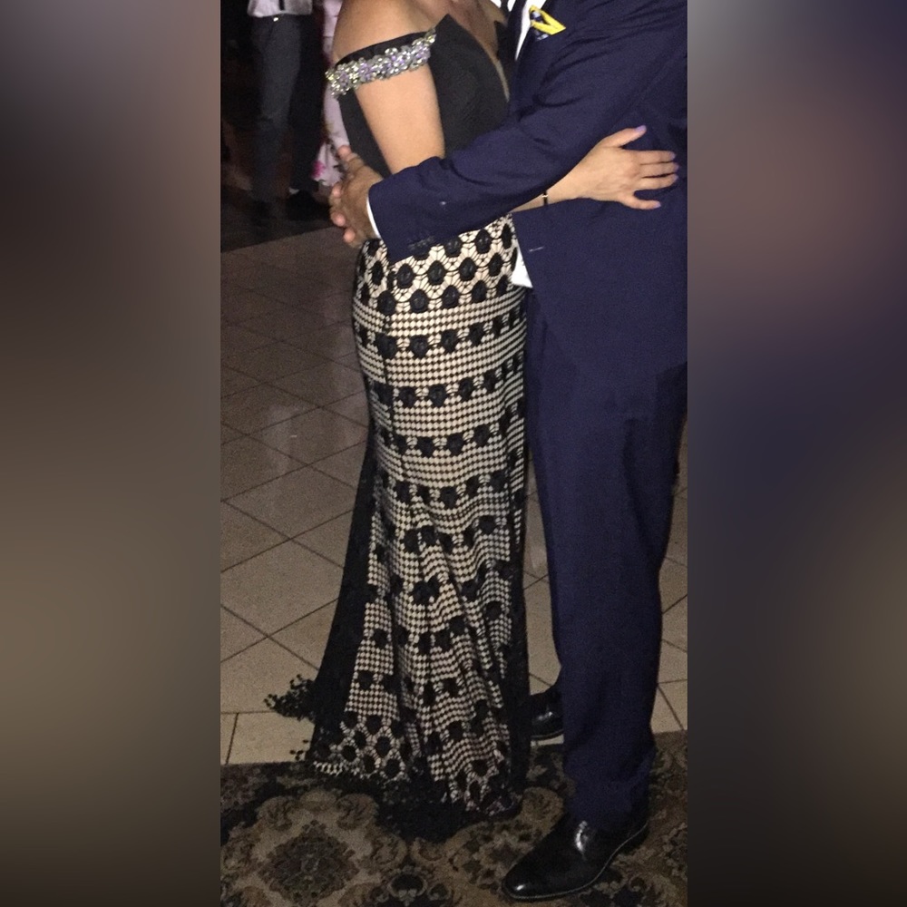 Dress - Picture 4 of 4